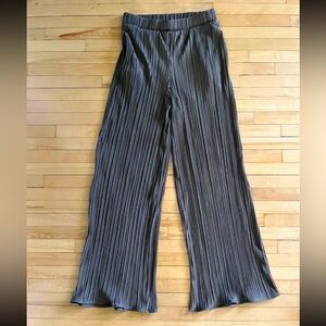 NWOT Kendall + Kylie Ribbed Flowy Pants